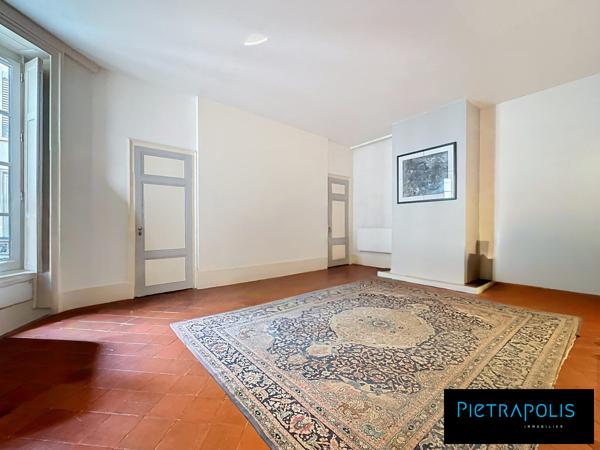 Place carnot - T3 de 79m2 avec une pièce de vie de 54m2