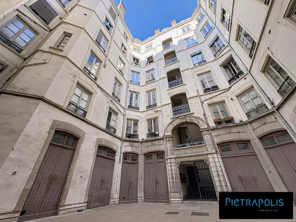 Place carnot - T3 de 79m2 avec une pièce de vie de 54m2