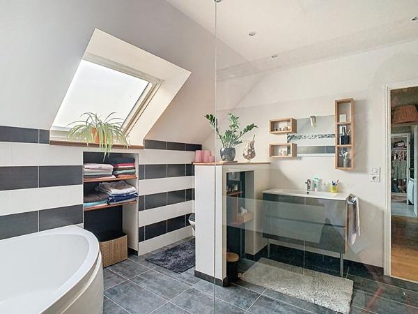 Maison d'exception à vendre à Méry-sur-Oise - 7 pièces, 167 m² sur terrain de 658 m²