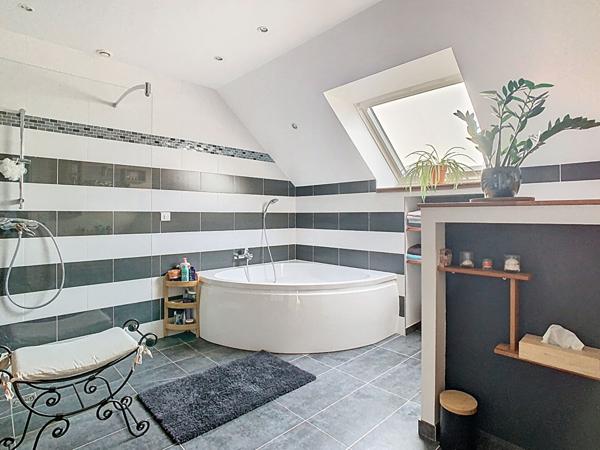 Maison d'exception à vendre à Méry-sur-Oise - 7 pièces, 167 m² sur terrain de 658 m²