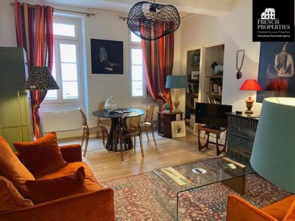 Appartement T2  de 51.50m² rénové -- Premier étage -- Bel immeuble ancien -- Hyper centre ville de Perpignan