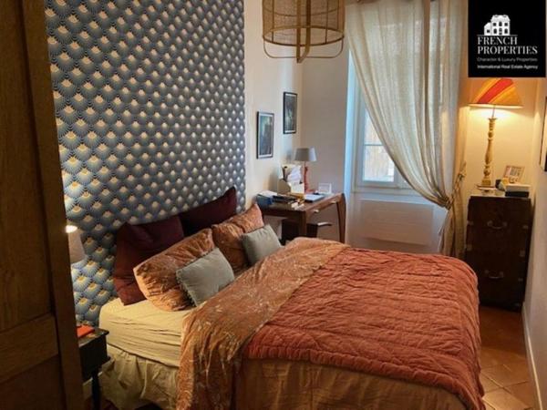 Appartement T2  de 51.50m² rénové -- Premier étage -- Bel immeuble ancien -- Hyper centre ville de Perpignan