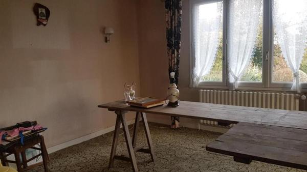 Maison d'habitation dans hameau en campagne