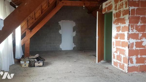 Maison d'habitation dans hameau en campagne