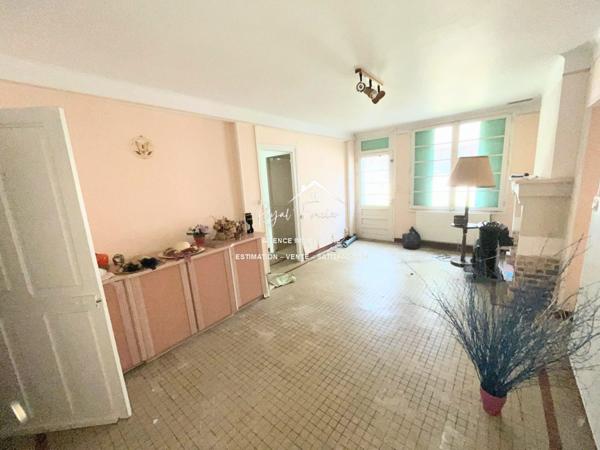 Au coeur du centre ville de YZEURES SUR CREUSE