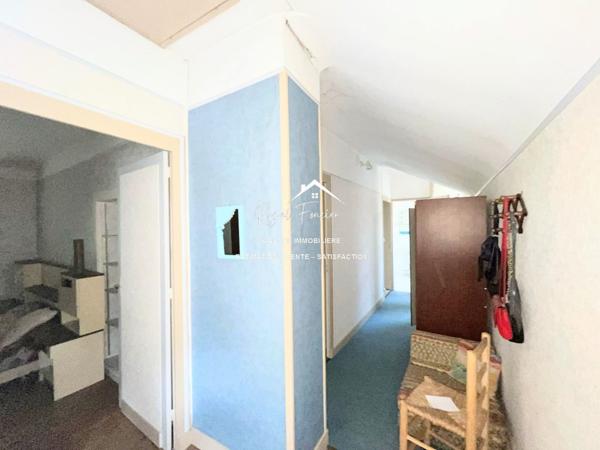 Au coeur du centre ville de YZEURES SUR CREUSE