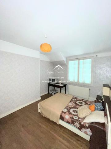 Au coeur du centre ville de YZEURES SUR CREUSE