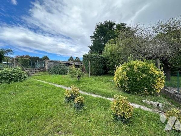 Maison de 3/4 pièces, avec un terrain de 1099 m² (source du cadastre) dont 855 m² de jardin