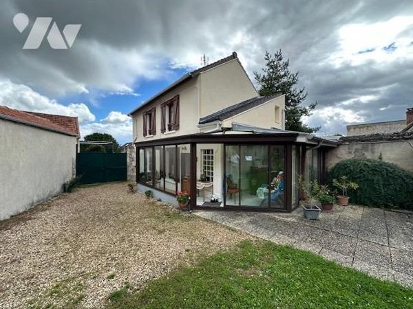 Maison de 3/4 pièces, avec un terrain de 1099 m² (source du cadastre) dont 855 m² de jardin