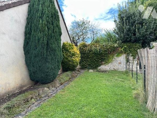 Maison de 3/4 pièces, avec un terrain de 1099 m² (source du cadastre) dont 855 m² de jardin