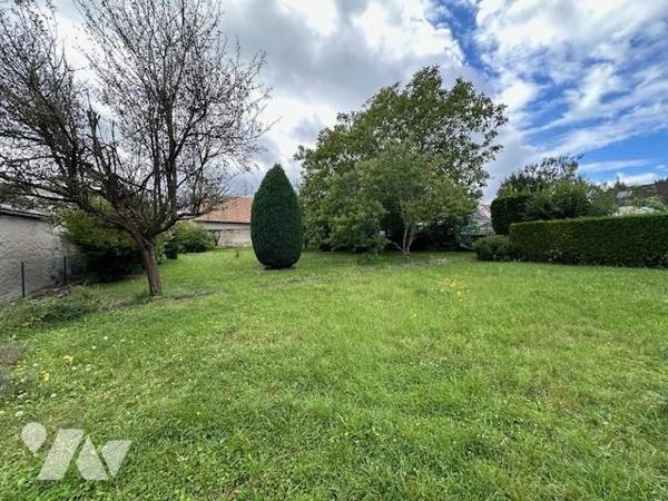 Maison de 3/4 pièces, avec un terrain de 1099 m² (source du cadastre) dont 855 m² de jardin