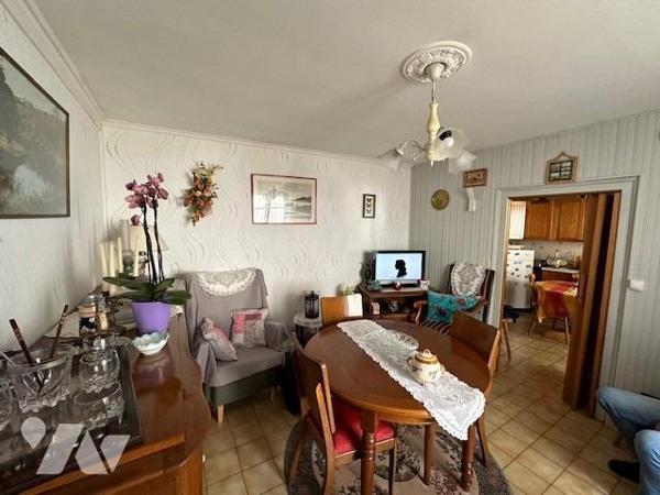 Maison de 3/4 pièces, avec un terrain de 1099 m² (source du cadastre) dont 855 m² de jardin
