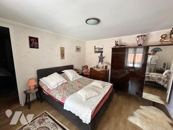 Maison de 3/4 pièces, avec un terrain de 1099 m² (source du cadastre) dont 855 m² de jardin