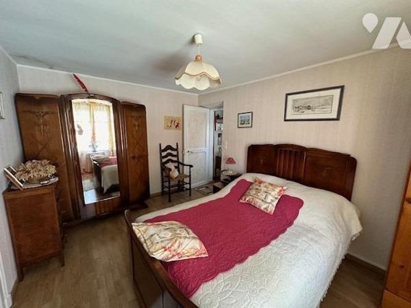 Maison de 3/4 pièces, avec un terrain de 1099 m² (source du cadastre) dont 855 m² de jardin