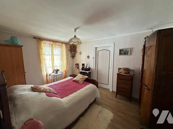 Maison de 3/4 pièces, avec un terrain de 1099 m² (source du cadastre) dont 855 m² de jardin