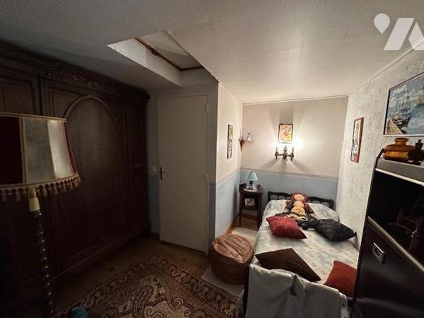 Maison de 3/4 pièces, avec un terrain de 1099 m² (source du cadastre) dont 855 m² de jardin