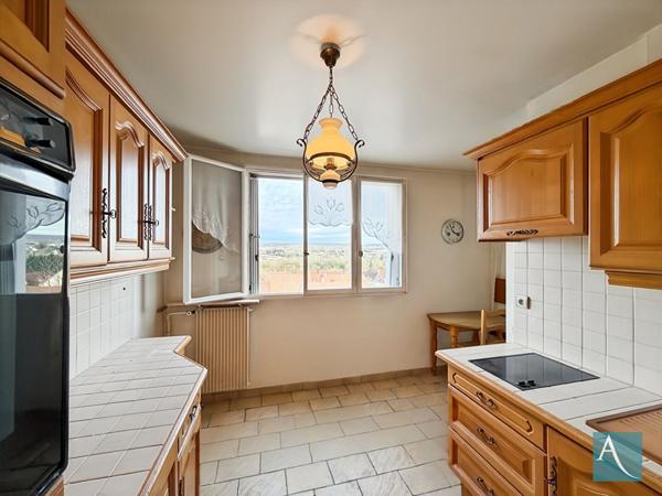 Appartement 3 pièces - 62 m2 - Dernier étage, vue vallée, balcon, cave - Égly 91520