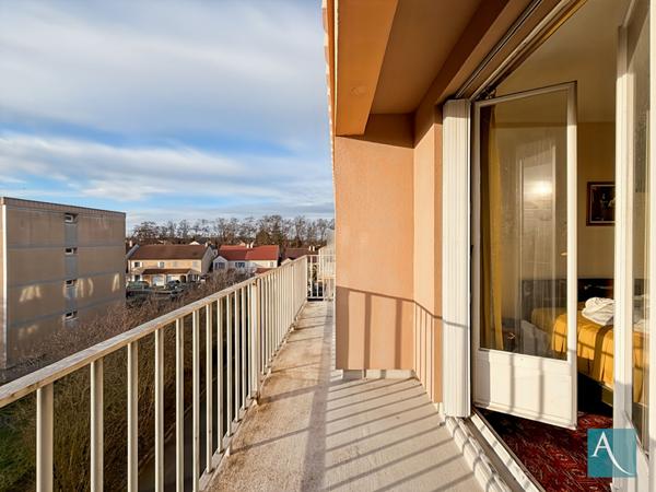 Appartement 3 pièces - 62 m2 - Dernier étage, vue vallée, balcon, cave - Égly 91520