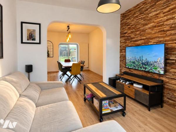Maison de ville de 95 m² avec jardin, terrasse et garage – Excellent état