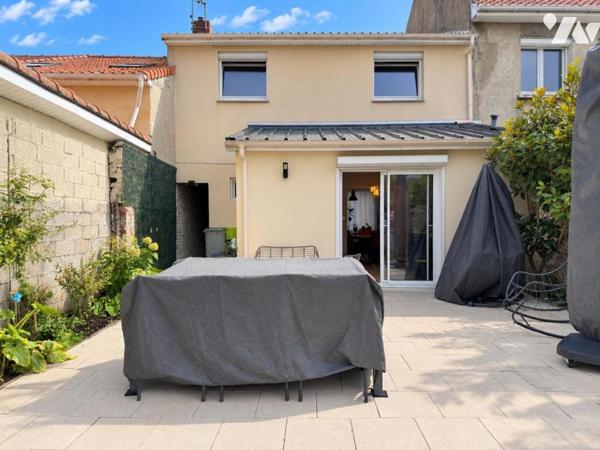 Maison de ville de 95 m² avec jardin, terrasse et garage – Excellent état