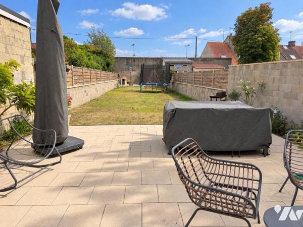Maison de ville de 95 m² avec jardin, terrasse et garage – Excellent état