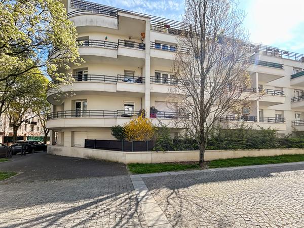 HYPER CENTRE - Secteur mail Appartement 2 pièces avec terrasse