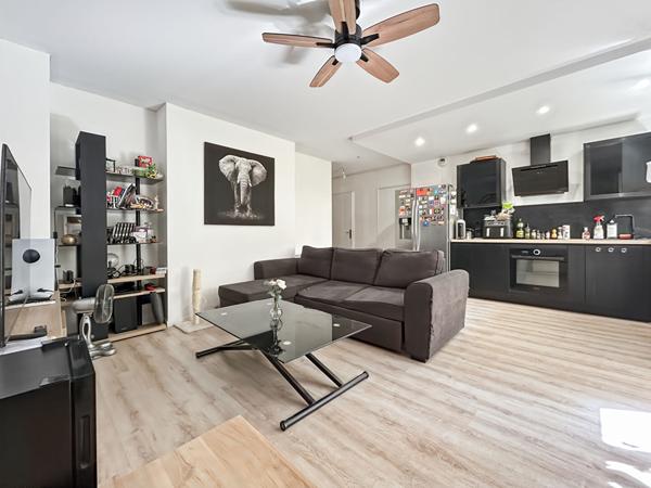 HYPER CENTRE - Secteur mail Appartement 2 pièces avec terrasse