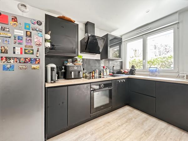 HYPER CENTRE - Secteur mail Appartement 2 pièces avec terrasse