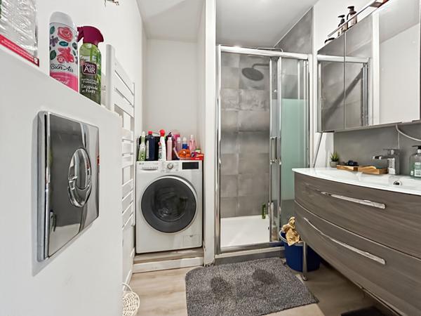 HYPER CENTRE - Secteur mail Appartement 2 pièces avec terrasse