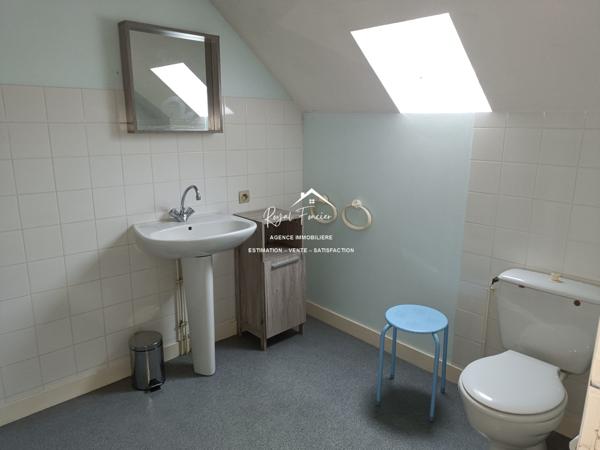 Dans le centre ville, belle prestation offrant appartements et studios