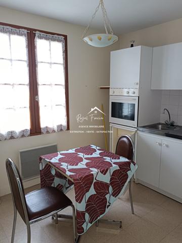 Dans le centre ville, belle prestation offrant appartements et studios