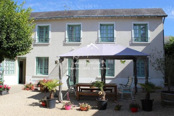 Dans le centre ville, belle prestation offrant appartements et studios