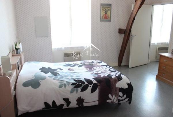 Dans le centre ville, belle prestation offrant appartements et studios