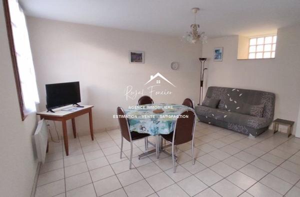 Dans le centre ville, belle prestation offrant appartements et studios