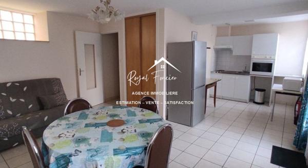 Dans le centre ville, belle prestation offrant appartements et studios