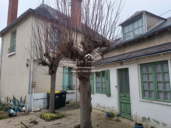 Dans le centre ville, belle prestation offrant appartements et studios