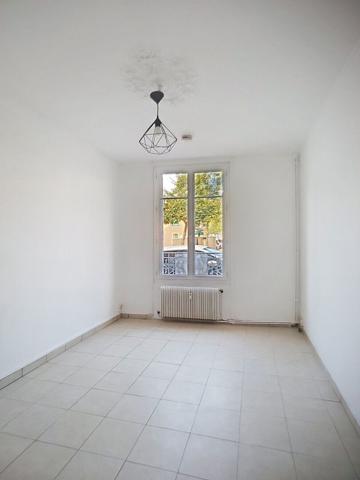 Appartement Etampes 1 pièce(s) 16.69 m2 Le chauffage est compris dans les charges !