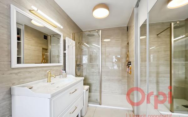 Appartement à vendre    2 pièces • 45,62 m2 Fréjus