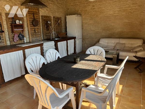 Vaste propriété tout confort d'env 400 m2 hab de 7 ch, 2 sdb, grenier, cave voutée, garage, c/c gaz