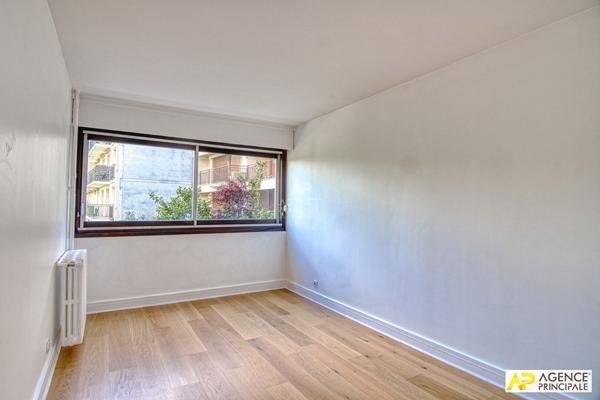 Le Chesnay St-Jean limite Versailles - Appartement 5 pièces 103 m² carrez , 4 chambres avec ascenseur, balcon, cave et place de parking en sous-sol €795 000 ** - Référence 25542