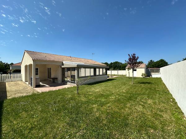 Maison récente de137 m² avec 110m² de garage à vendre à AIZENAY