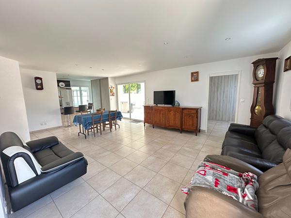 Maison récente de137 m² avec 110m² de garage à vendre à AIZENAY