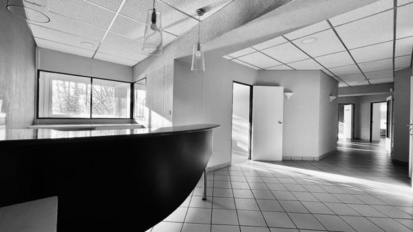 BUREAUX À LOUER 145M2