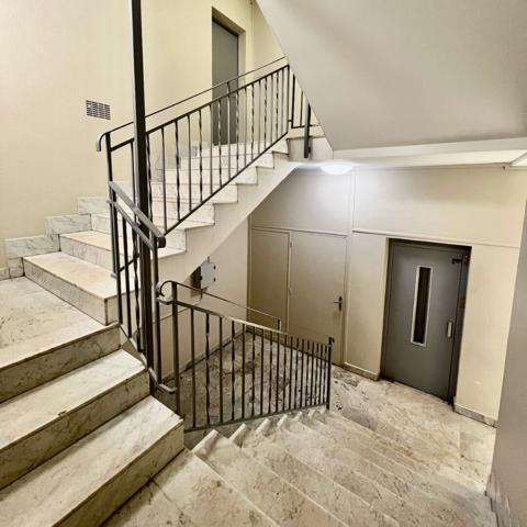 BUREAUX À LOUER 145M2