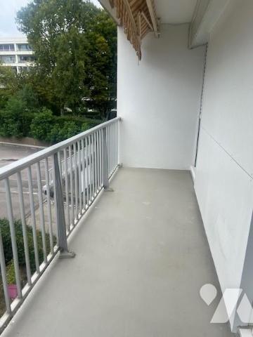 VANNES - PROCHE LYCEE COMMERCES ET TRANSPORTS