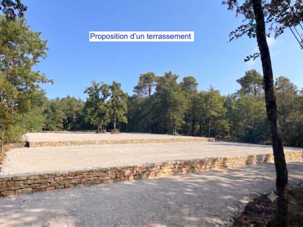 Terrain constructible - Perigueux Terrain constructible à vendre à Trélissac, 2.376m², dont environ 2000 m2 de constructible