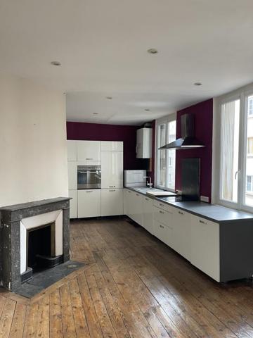 REF 12063- 24 BOULEVARD CARNOT - F3 AU 2EME