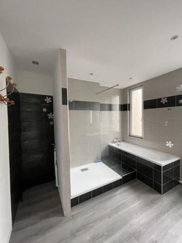 REF 12063- 24 BOULEVARD CARNOT - F3 AU 2EME