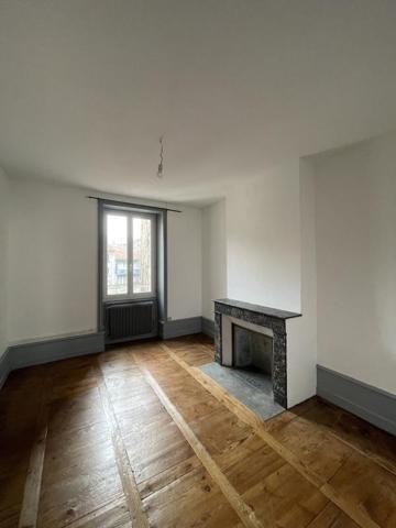 REF 12063- 24 BOULEVARD CARNOT - F3 AU 2EME