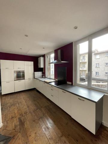 REF 12063- 24 BOULEVARD CARNOT - F3 AU 2EME